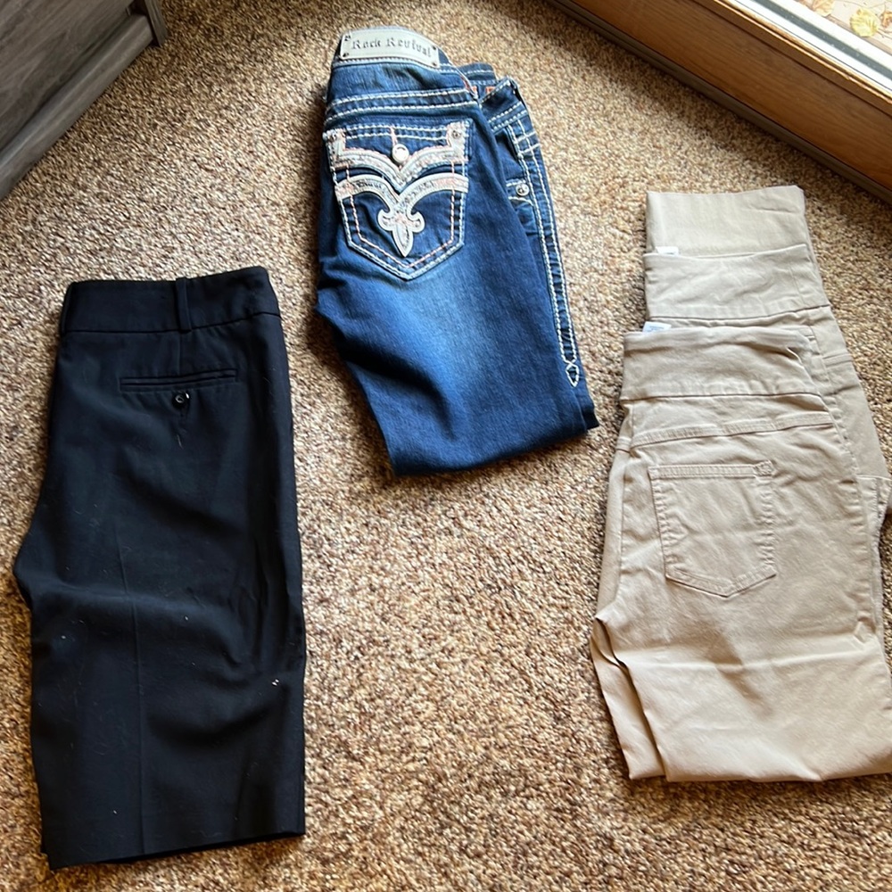 Bundle of size 4 (26) capris and dress shorts.  All new condition.
